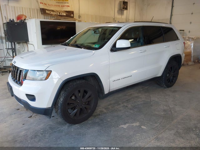 43809725 :رقم المزاد ، 1C4RJFAG4DC561924 vin ، 2013 Jeep Grand Cherokee Laredo Altitude مزاد بيع