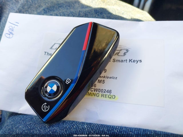 2026 Bmw M5 Touring მანქანა იყიდება აუქციონზე, vin: WBS83GV07TCW00246, აუქციონის ნომერი: 43809856