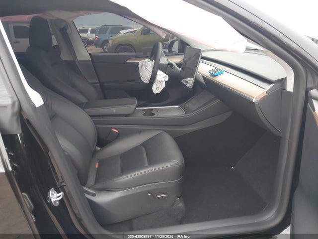 2024 TESLA MODEL Y 7SAYGDEF8RA289906 Photo 4