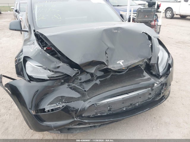 2024 TESLA MODEL Y 7SAYGDEF8RA289906 Photo 5