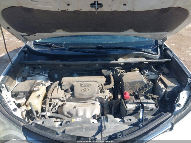 JTMZFREV2JJ748114 Toyota RAV4 LE