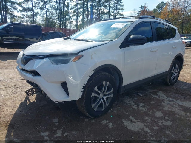 JTMZFREV2JJ748114 Toyota RAV4 LE