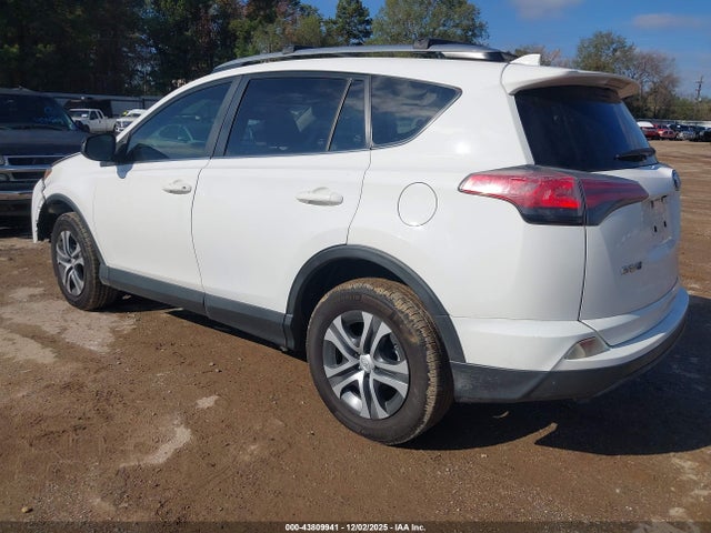 JTMZFREV2JJ748114 Toyota RAV4 LE