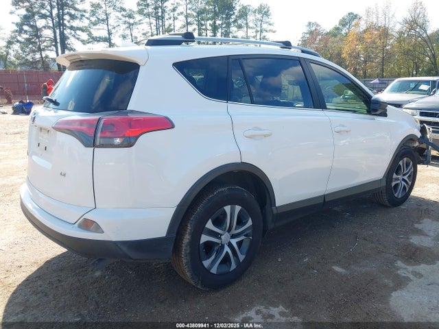 JTMZFREV2JJ748114 Toyota RAV4 LE