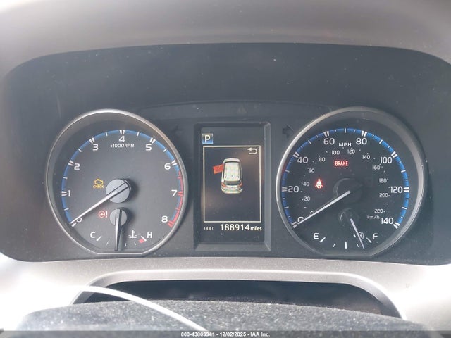 JTMZFREV2JJ748114 Toyota RAV4 LE
