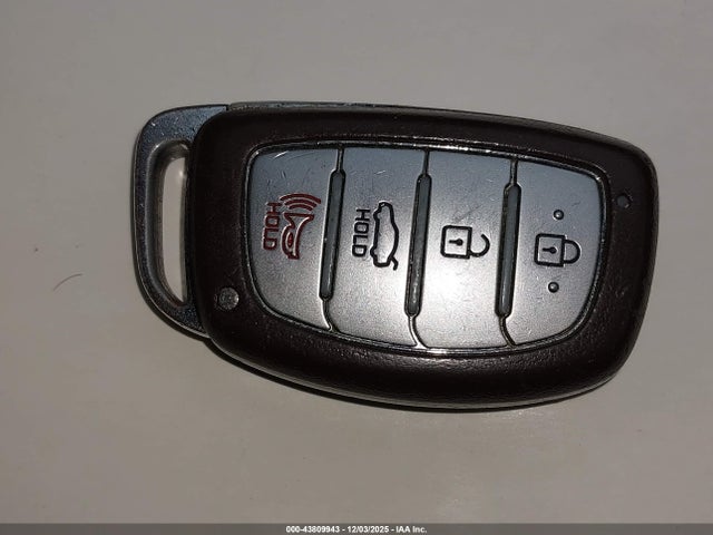 KMHD84LF5HU165110 Hyundai ELANTRA SE
