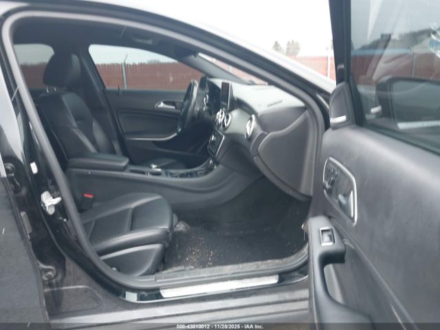 2017 MERCEDES-BENZ GLA 250 WDCTG4GB5HJ328845 Photo 4