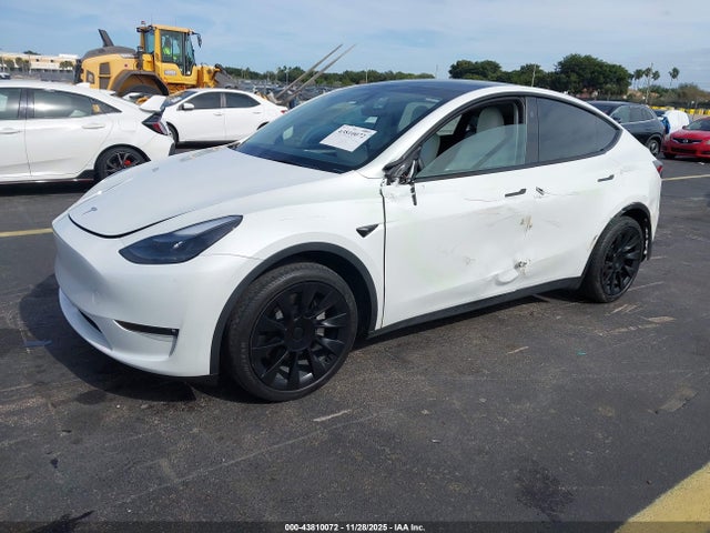2023 TESLA MODEL Y 7SAYGAEE9PF792088 Photo 1