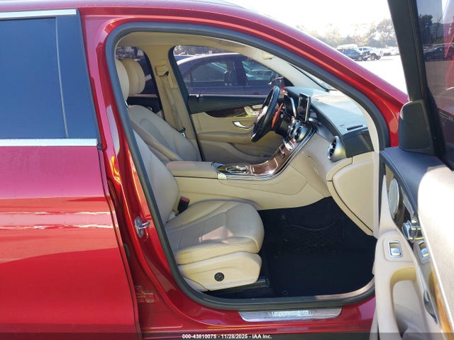 Mercedes-Benz GLC 300 2017 WDC0G4JB8HF132896 Image 5