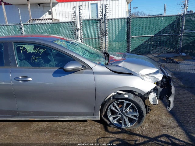 2024 Kia Forte Lxs მანქანა იყიდება აუქციონზე, vin: 3KPF24AD6RE758572, აუქციონის ნომერი: 43810109