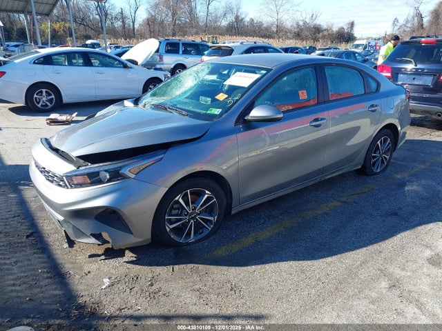 2024 Kia Forte Lxs მანქანა იყიდება აუქციონზე, vin: 3KPF24AD6RE758572, აუქციონის ნომერი: 43810109
