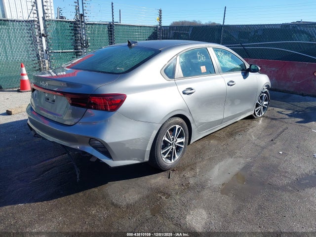 2024 Kia Forte Lxs მანქანა იყიდება აუქციონზე, vin: 3KPF24AD6RE758572, აუქციონის ნომერი: 43810109