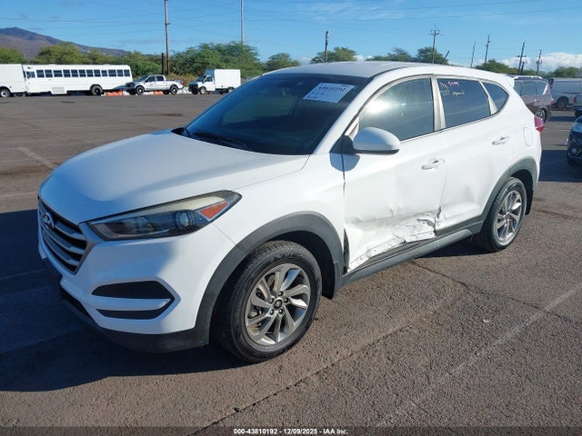 Hyundai TUCSON SE 2018 KM8J23A43JU676689 Image 2