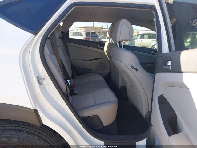 Hyundai TUCSON SE 2018 KM8J23A43JU676689 Image 8