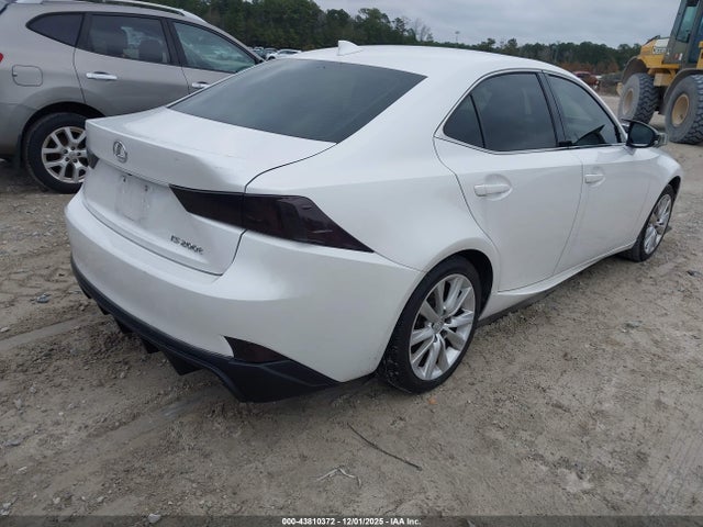 2016 LEXUS IS 200T JTHBA1D2XG5017777 Photo 3