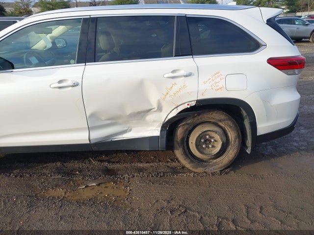 Продаж на аукціоні авто 2019 Toyota Highlander Xle, vin: 5TDJZRFH7KS613258, номер лоту: 43810457
