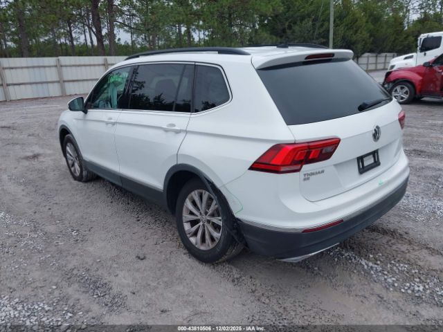 2018 VOLKSWAGEN TIGUAN 3VV3B7AX2JM182733 Photo 2