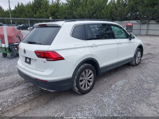 2018 VOLKSWAGEN TIGUAN 3VV3B7AX2JM182733 Photo 3