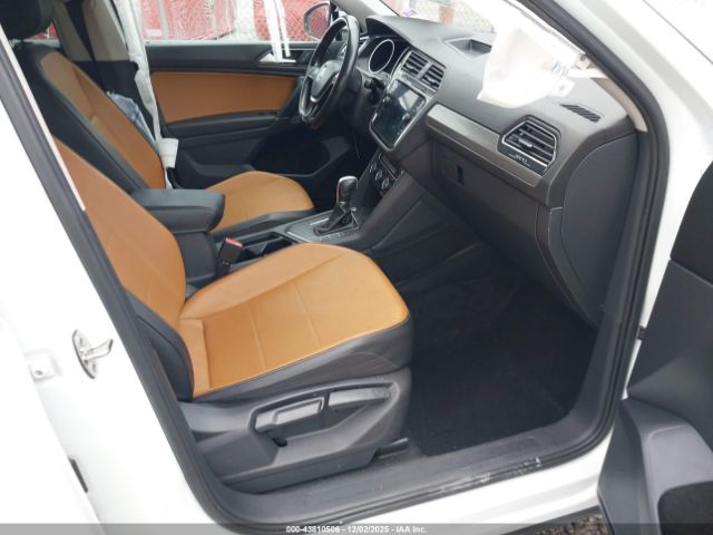 2018 VOLKSWAGEN TIGUAN 3VV3B7AX2JM182733 Photo 4