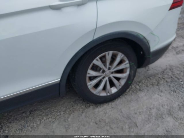 2018 VOLKSWAGEN TIGUAN 3VV3B7AX2JM182733 Photo 5