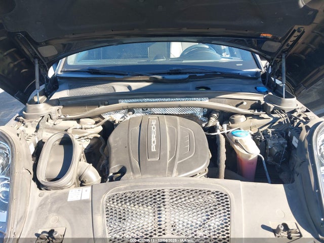 2018 PORSCHE MACAN WP1AA2A51JLB22257 Photo 9