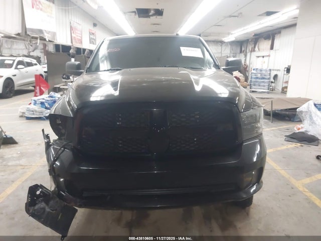 3C6JR6AT6HG631050 RAM 1500 Express 4x2 6&#039;4 Box