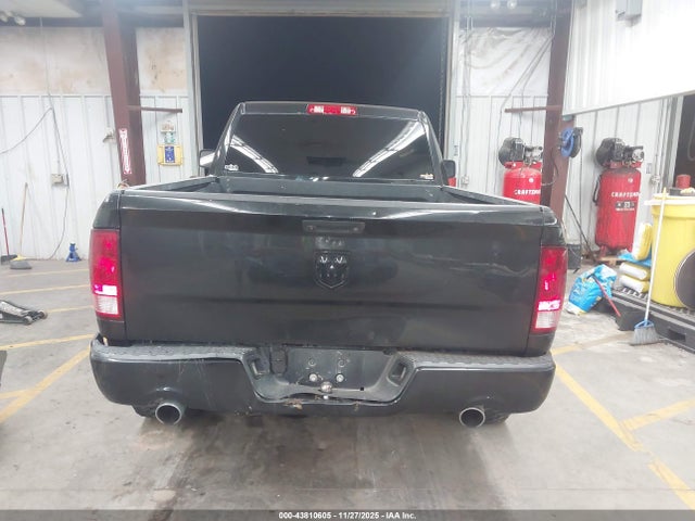 3C6JR6AT6HG631050 RAM 1500 Express 4x2 6&#039;4 Box