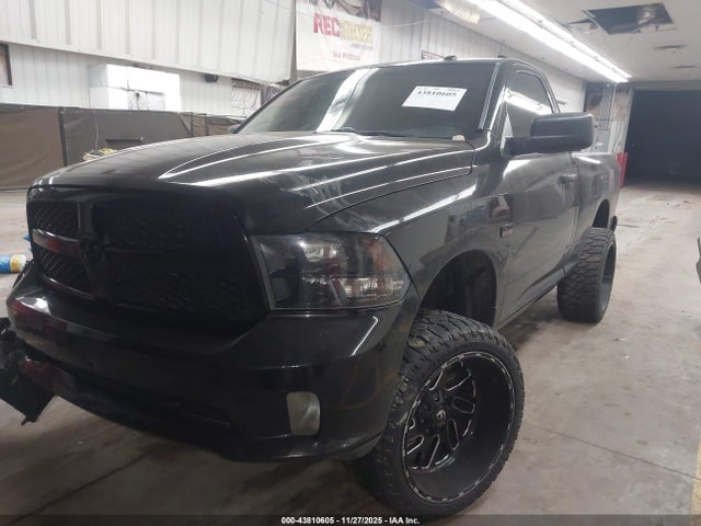 3C6JR6AT6HG631050 RAM 1500 Express 4x2 6&#039;4 Box