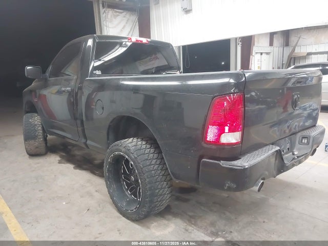 3C6JR6AT6HG631050 RAM 1500 Express 4x2 6&#039;4 Box