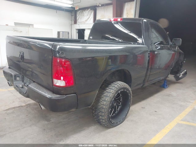 3C6JR6AT6HG631050 RAM 1500 Express 4x2 6&#039;4 Box