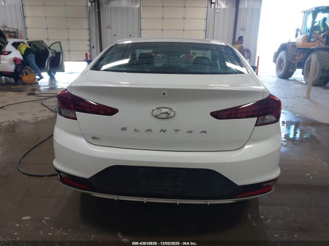 Hyundai ELANTRA SE 2019 5NPD74LF5KH423294 Image 16