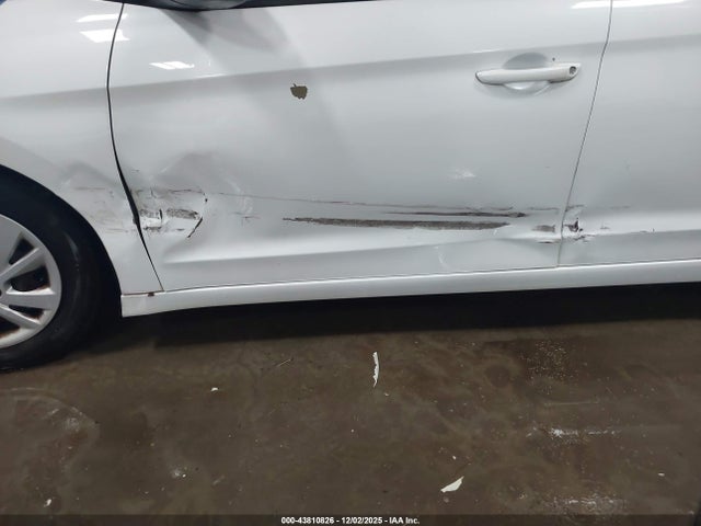 Hyundai ELANTRA SE 2019 5NPD74LF5KH423294 Image 6