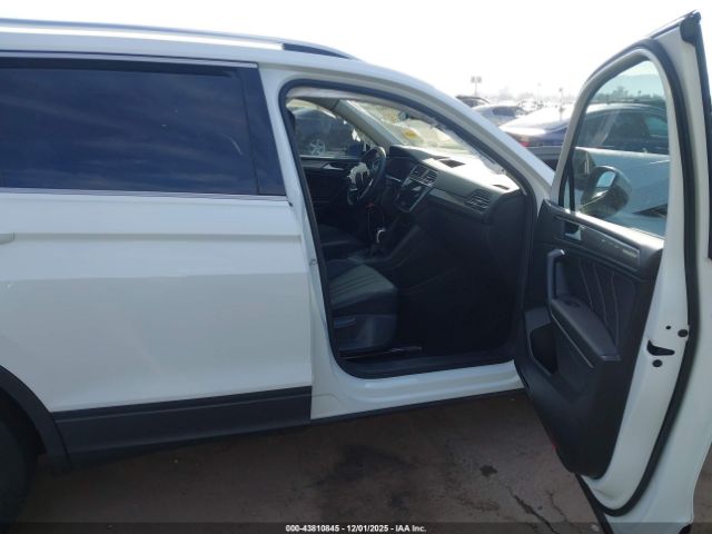 2022 VOLKSWAGEN TIGUAN 3VV3B7AX5NM131569 Photo 4