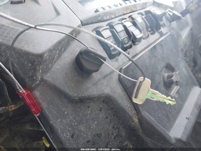 2019 POLARIS RZR 3NSVEL927KG818061 Photo 10