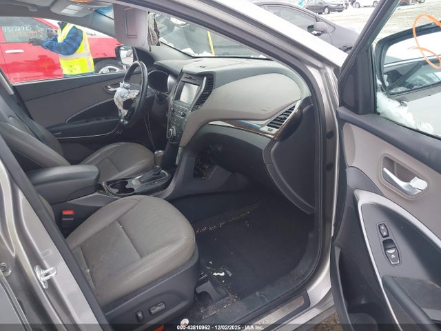 Продажа на аукционе авто 2017 Hyundai Santa Fe Sport 2.4l, vin: 5NMZUDLBXHH035236, номер лота: 43810962