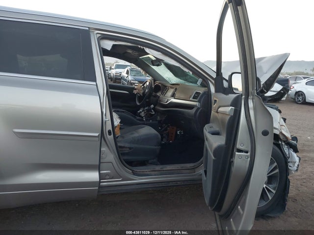 Продаж на аукціоні авто 2016 Toyota Highlander Xle V6, vin: 5TDJKRFH9GS277026, номер лоту: 43811029