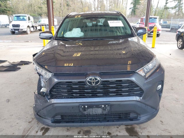 2T3P1RFV0MW216886 Toyota Rav4 Xle