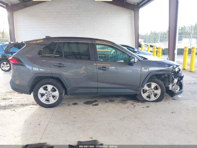 2T3P1RFV0MW216886 Toyota Rav4 Xle