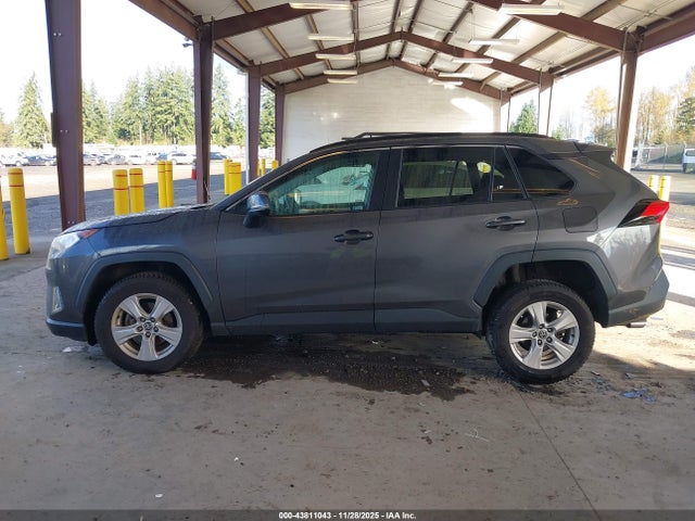 2T3P1RFV0MW216886 Toyota Rav4 Xle