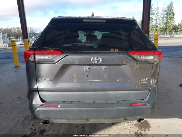 2T3P1RFV0MW216886 Toyota Rav4 Xle