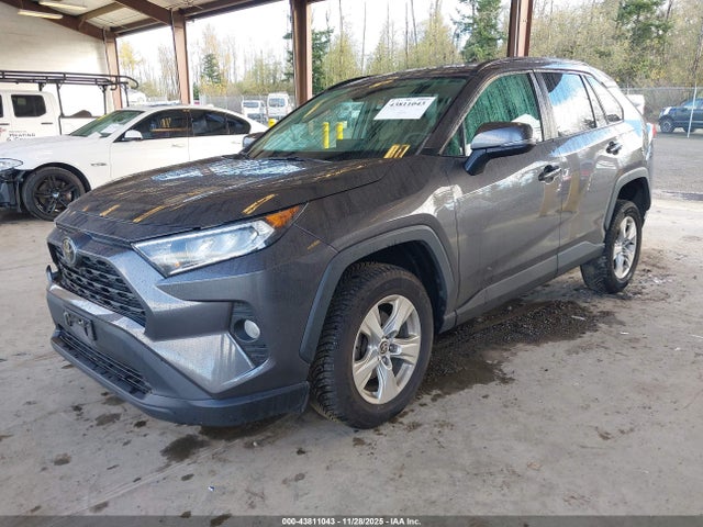 2T3P1RFV0MW216886 Toyota Rav4 Xle