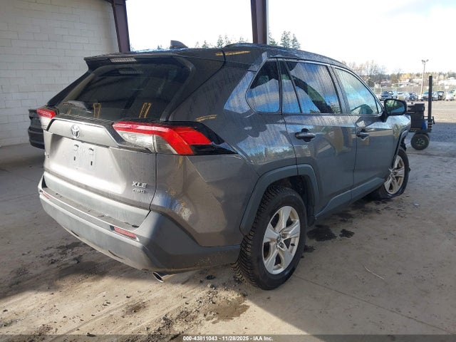 2T3P1RFV0MW216886 Toyota Rav4 Xle