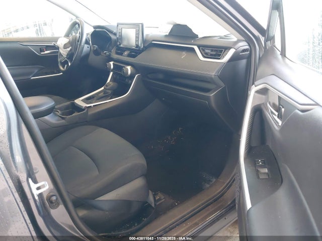 2T3P1RFV0MW216886 Toyota Rav4 Xle