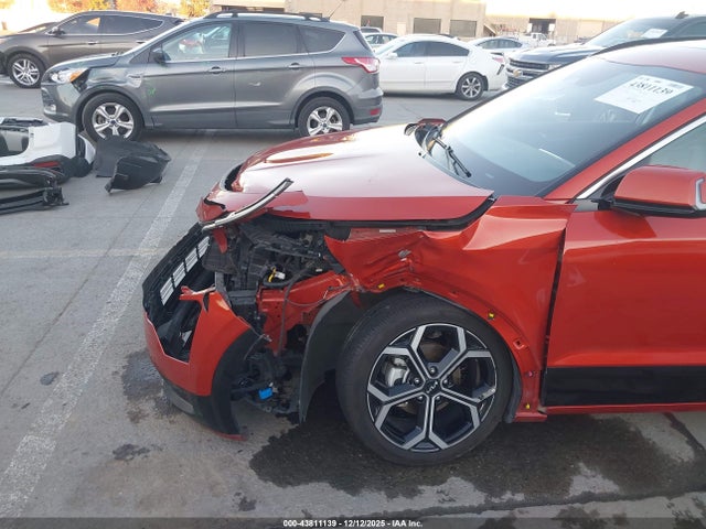 KNDCR3LE6P5066447 KIA Niro Ex Touring