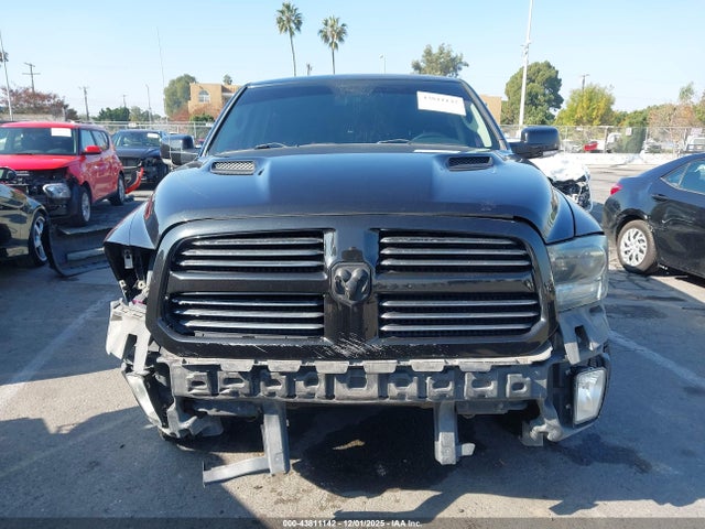 43811142 :رقم المزاد ، 1C6RR7MT4FS732338 vin ، 2015 Ram 1500 Sport مزاد بيع