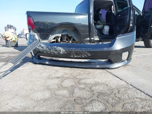 43811142 :رقم المزاد ، 1C6RR7MT4FS732338 vin ، 2015 Ram 1500 Sport مزاد بيع