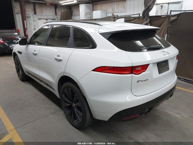 2018 JAGUAR F-PACE SADCM2FVXJA240415 Photo 2