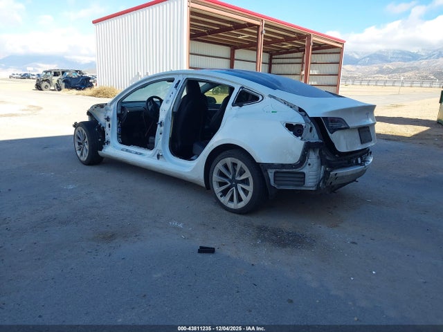 2022 TESLA MODEL 3 5YJ3E1EA3NF142986 Photo 2