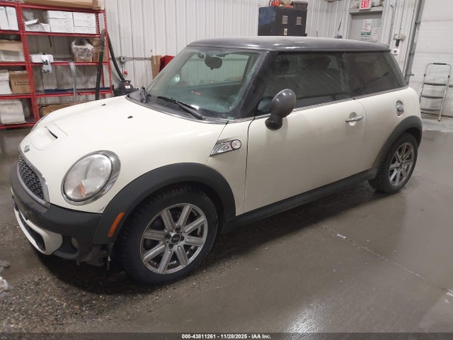 2011 MINI COOPER S WMWSV3C55BTY25050 Photo 1