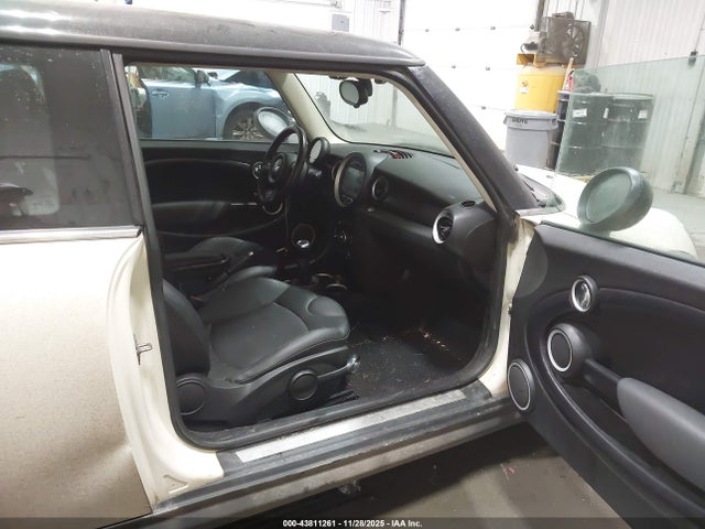 2011 MINI COOPER S WMWSV3C55BTY25050 Photo 4